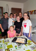 /album/nejnovejsi-fotografie/peceme-strudl-jpg1/